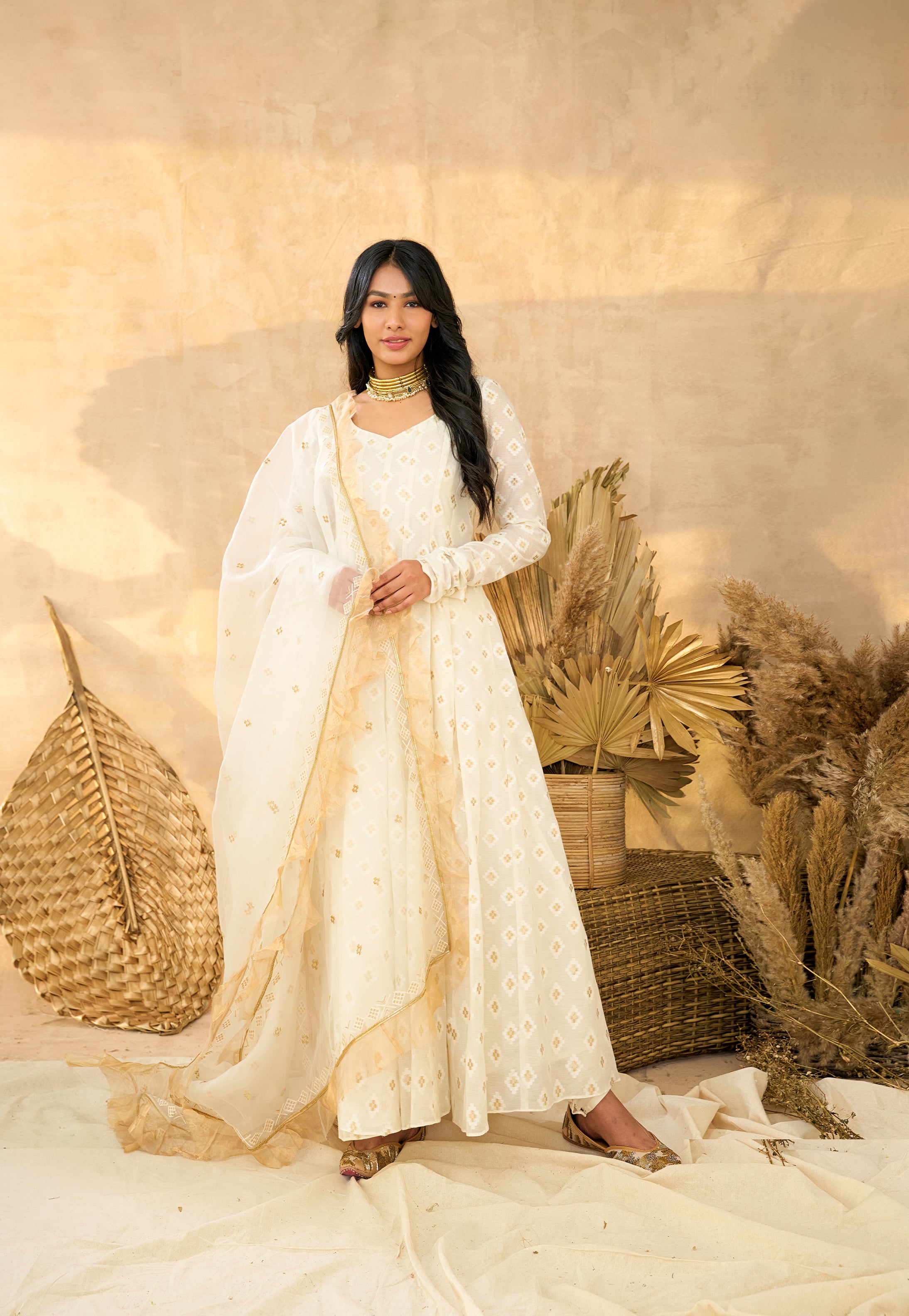 Seher Anarkali Set Flowy Indian Dress for Festive Wear | Nobo XL / S Seher Anarkali Set Flowy Indian Dress for Festive Wear | Nobo XL / S